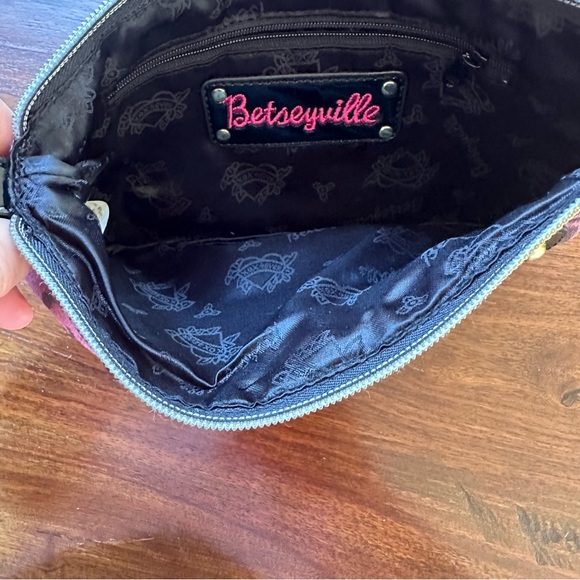 Women’s Bestyville Wristlet Pink & Black - Picture 8 of 11